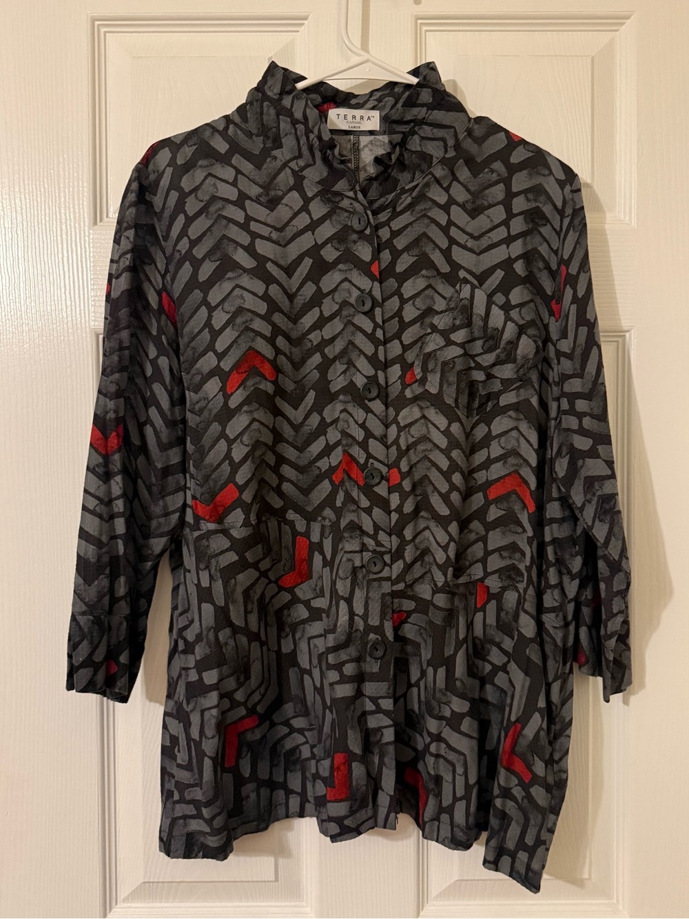 Terra SJ Apparel Black & Gray Patterned Button-Up Shirt with Red Accents